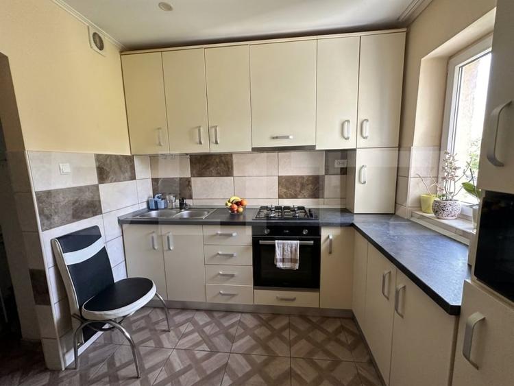 Apartament cu 3 camere decomandat, mobilat în Careiului
