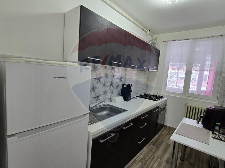Apartament cu 2 camere semidecomandat, mobilat în Giulești
