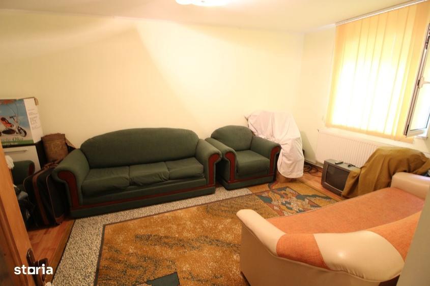 Casă cu 3 camere în Vânători