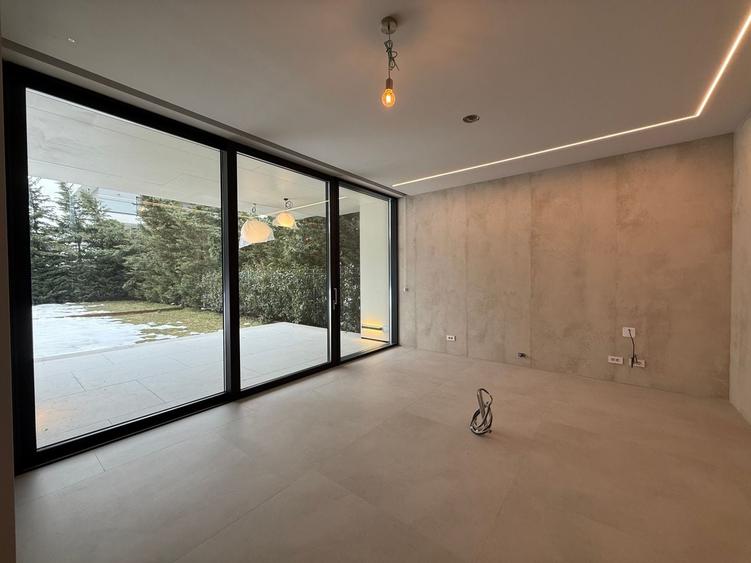 Casă individuală cu 7 camere cu Piscina în Central