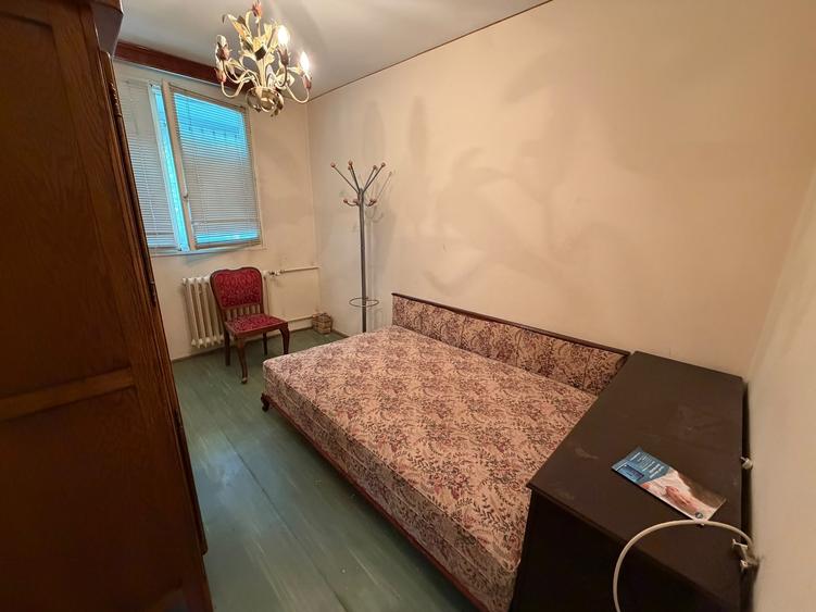Apartament cu 3 camere semidecomandat în Titan
