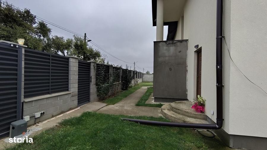Casă cu 4 camere în Izvoru