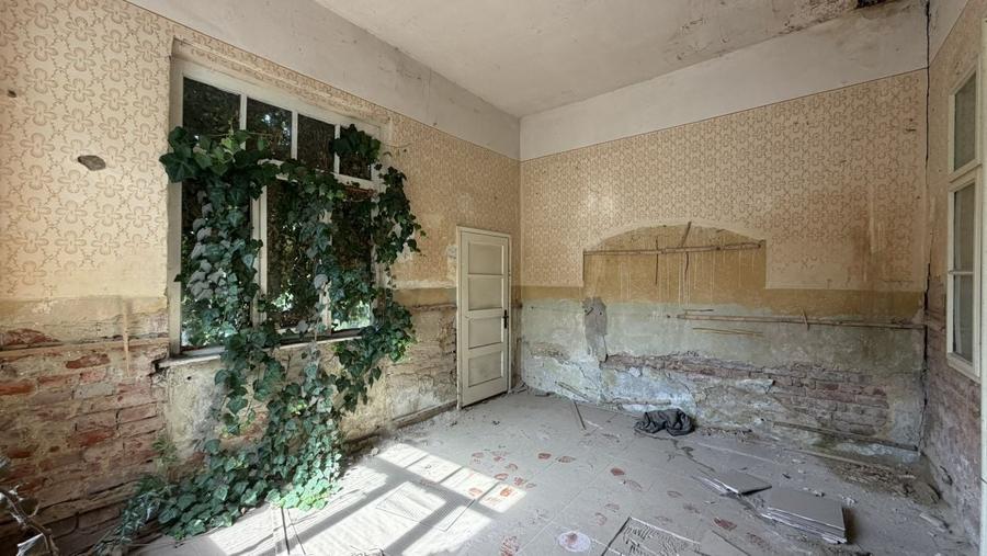 Casă individuală cu 5 camere cu Canalizare în Central