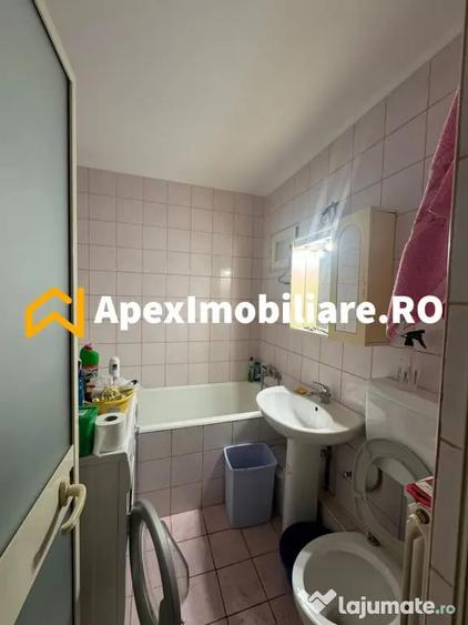 Apartament cu 3 camere decomandat în Valea Ialomiței
