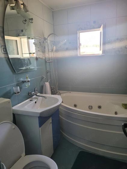 Apartament cu 3 camere decomandat în Calarași 4