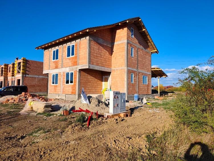 Duplex cu 4 camere cu Canalizare în Ghiroda