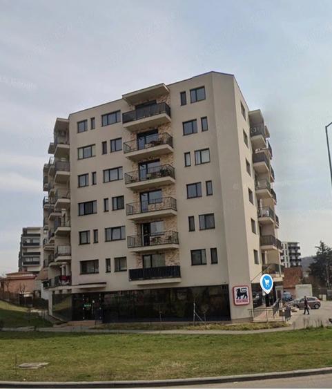 Apartament cu 3 camere semidecomandat în Dâmbul Rotund