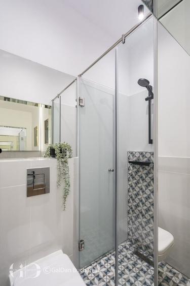 Apartament cu 3 camere decomandat, mobilat în Romană