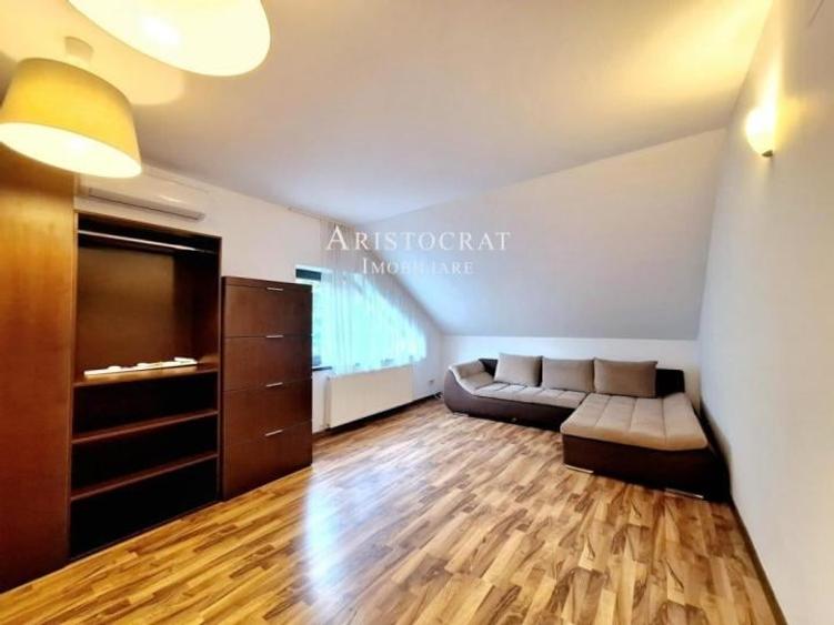 Casă cu 7 camere cu Teren 500 Mp în Corbeanca