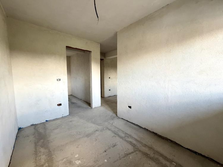 Duplex cu 4 camere cu Canalizare în Plopi
