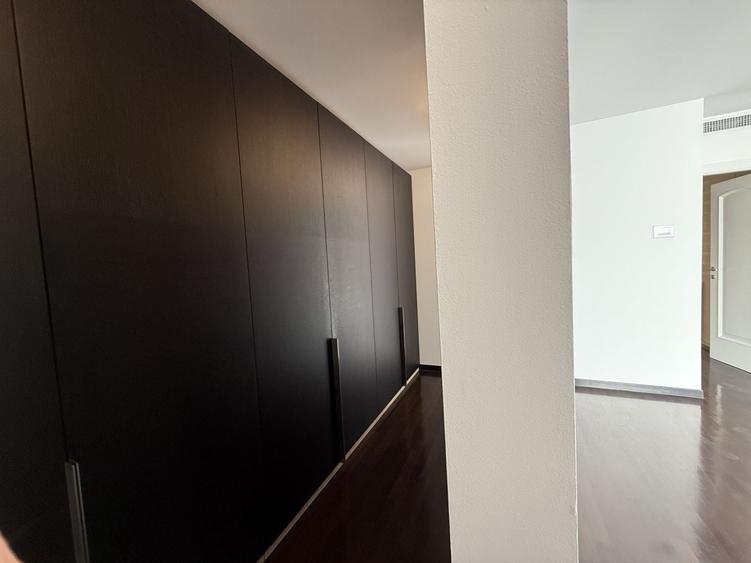 Apartament cu 4 camere decomandat în Dorobanți