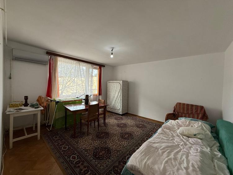 Apartament cu 3 camere decomandat în Progresul