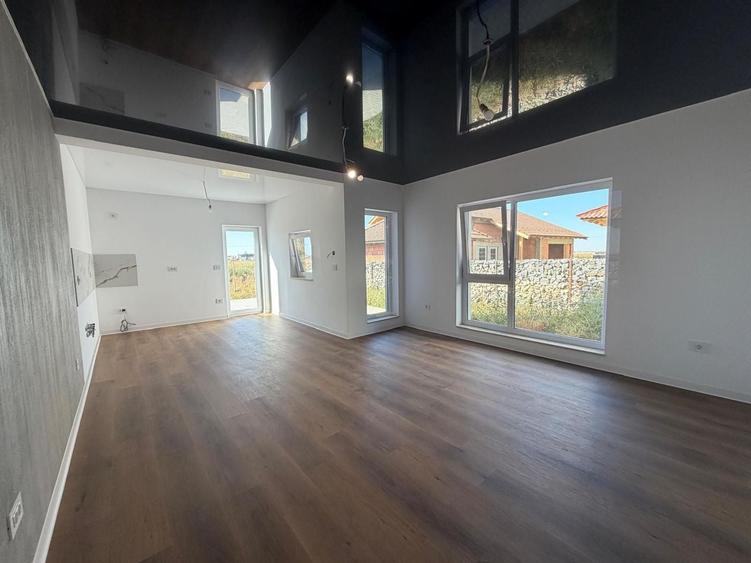 Duplex cu 4 camere cu Canalizare în Săcălaz