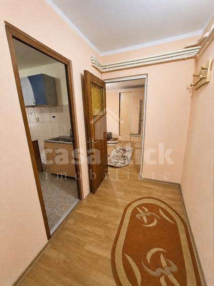 Garsonieră decomandată în