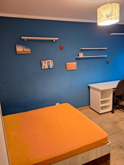 Apartament cu 2 camere semidecomandat, mobilat în Piața Centrală
