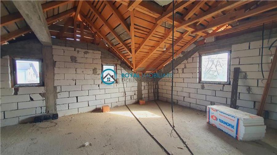 Casă individuală cu 6 camere cu Teren 422 Mp în Păulești