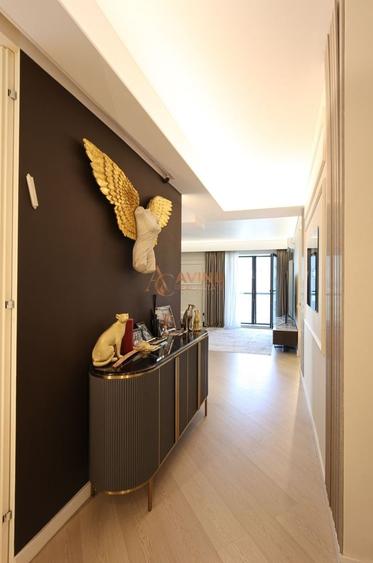 Apartament cu 3 camere în Sud-Vest