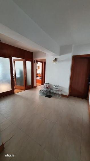 Apartament cu 4 camere decomandat în Central