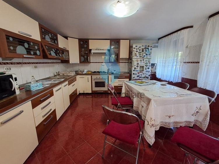 Casă cu 5 camere cu Canalizare în Bucium