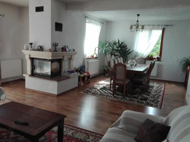Casă cu 5 camere cu Teren 2272 Mp în Central