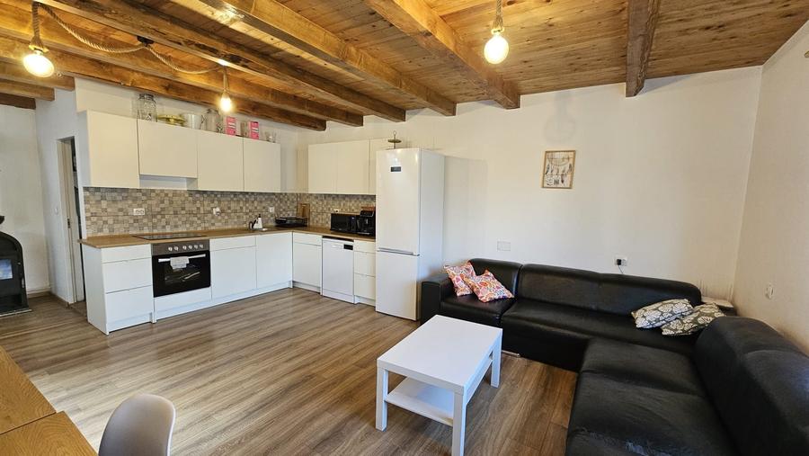 Casă cu 2 camere cu Teren 10000 Mp în Livezile
