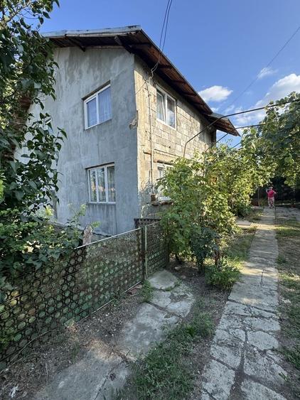 Casă cu 4 camere în Tăriceni