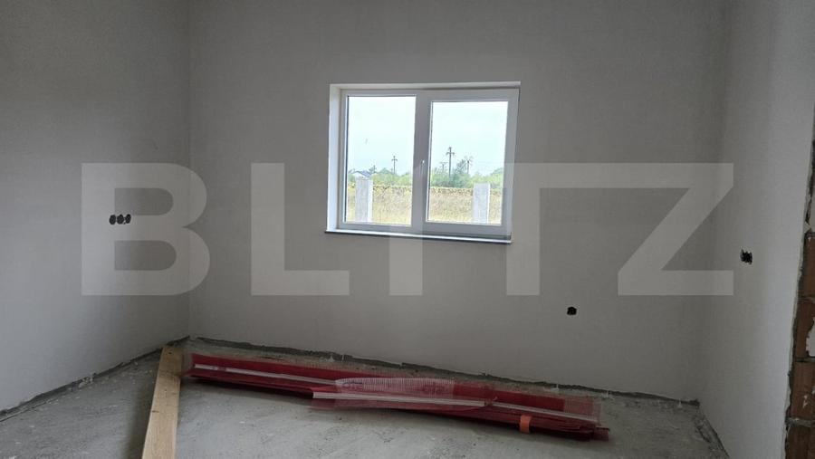 Casă individuală cu 4 camere cu Canalizare în Periferie