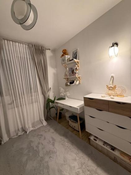 Apartament de vanzare semidecomandat ,3 camere 80 mp , zona - 15