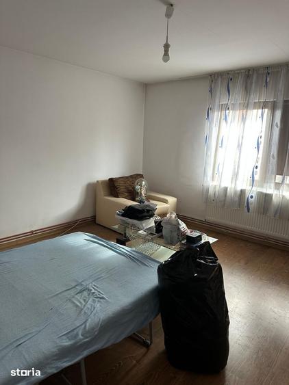 Casă cu 5 camere cu Teren 163 Mp în Central