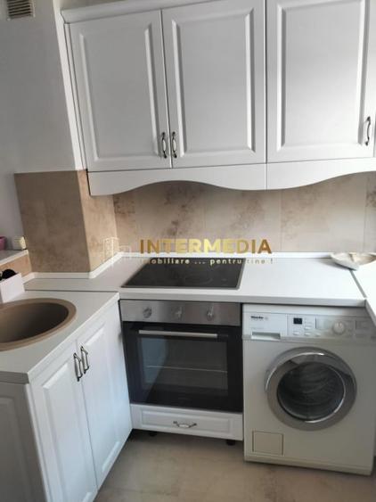 Apartament cu 3 camere decomandat, mobilat în Cetate