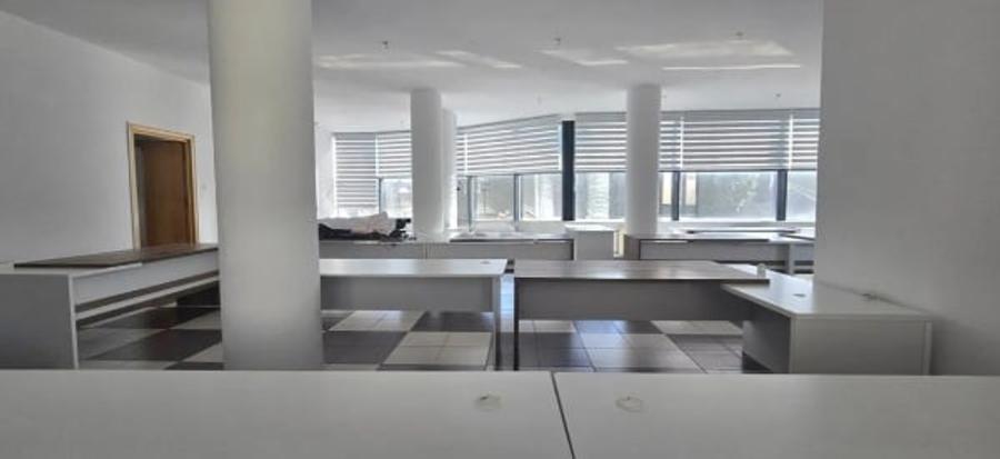 Birou, de 252 mp, în Central