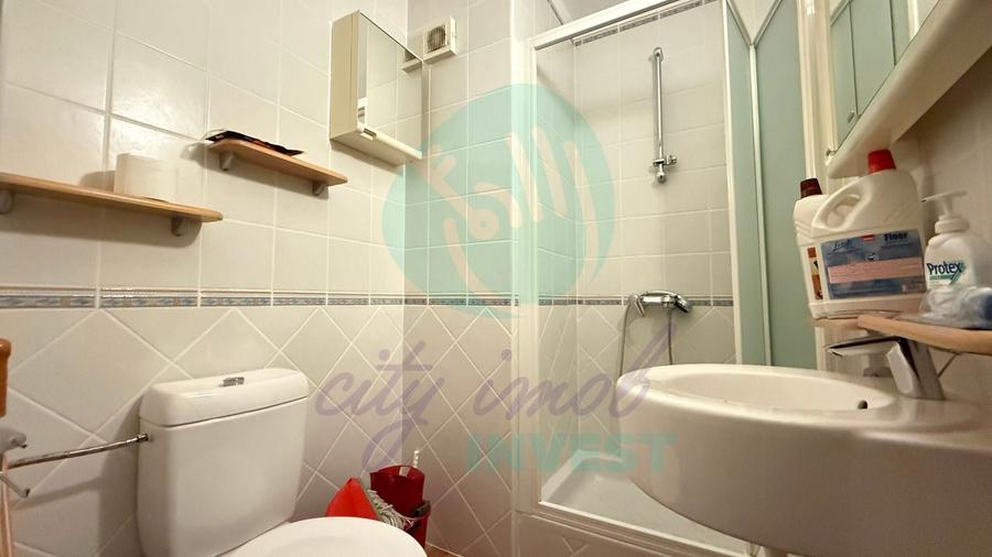 Apartament cu 3 camere decomandat în Primăverii