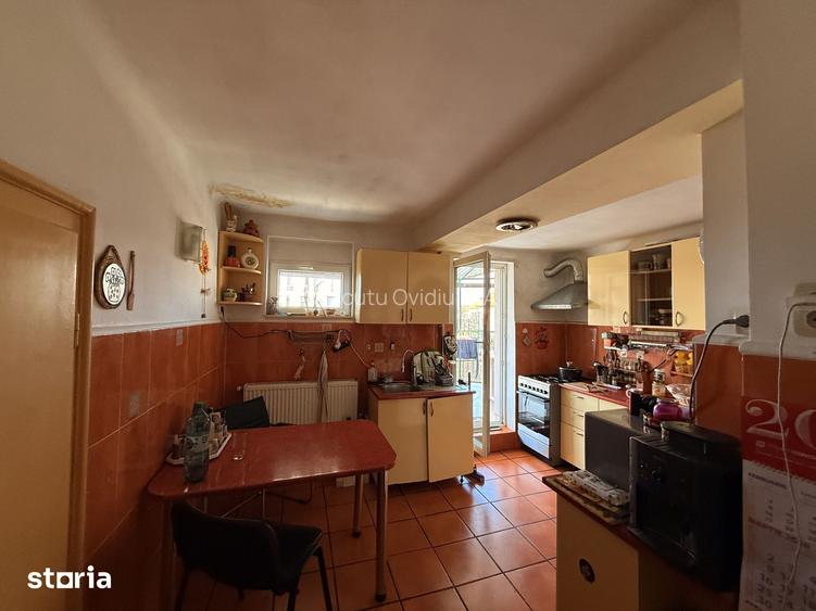 Apartament cu 4 camere, terasa spatioasa , curte interoara - Central