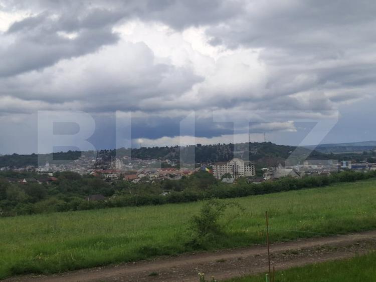 Teren agricol intravilan de 2691 mp, în Vest
