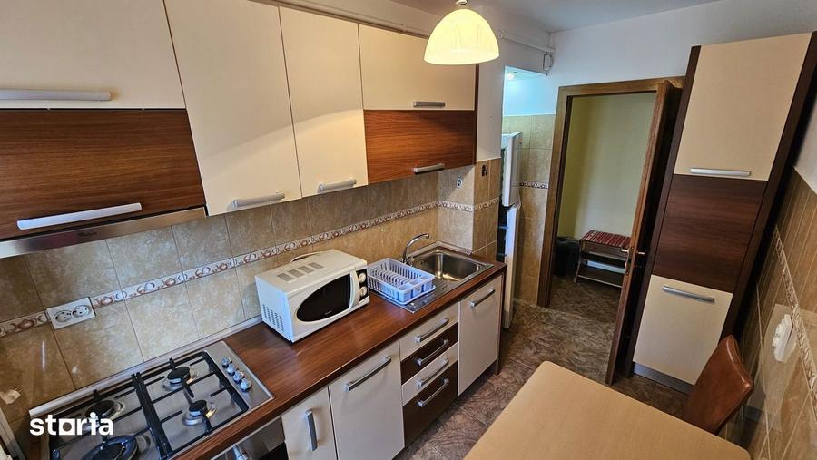 Apartament cu 3 camere decomandat în Astra