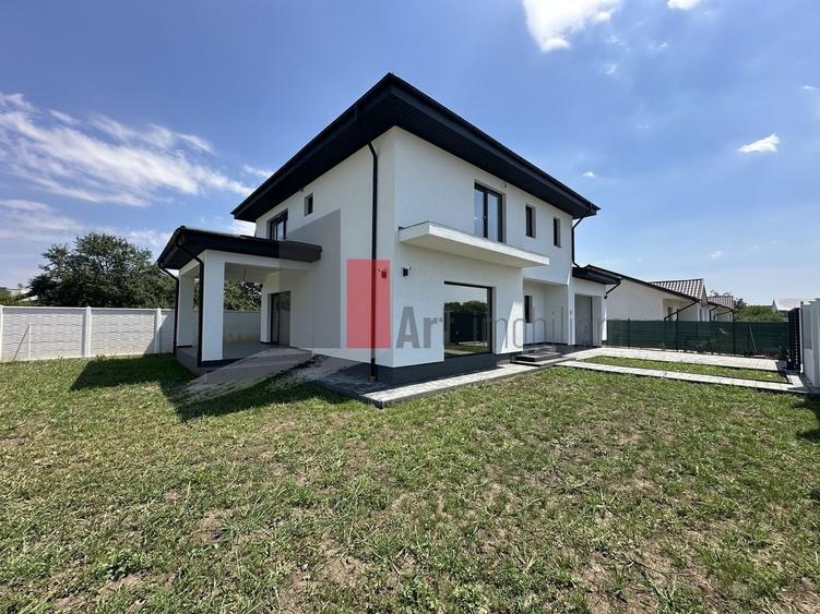 Casă cu 4 camere în Domnești