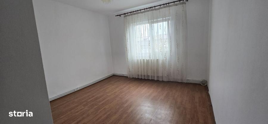 Apartament cu 3 camere în Micro 6