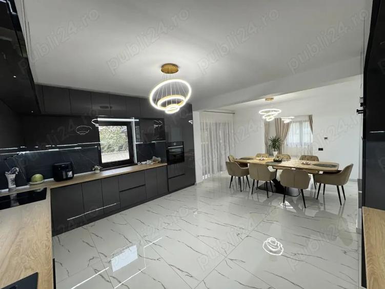 Casă cu 5 camere cu Teren 1213 Mp în Ostroveni