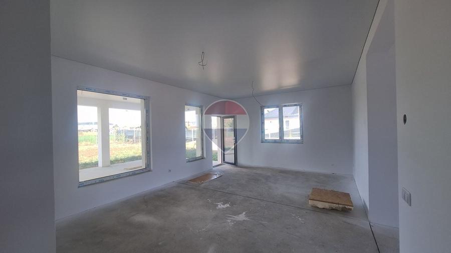 Casă individuală cu 3 camere cu Teren 479 Mp în Cristian