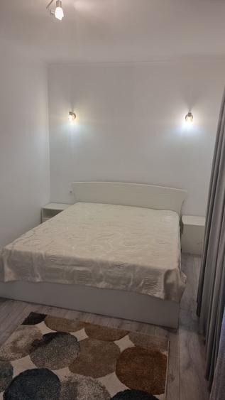 Apartament cu 2 camere semidecomandat, mobilat în Central