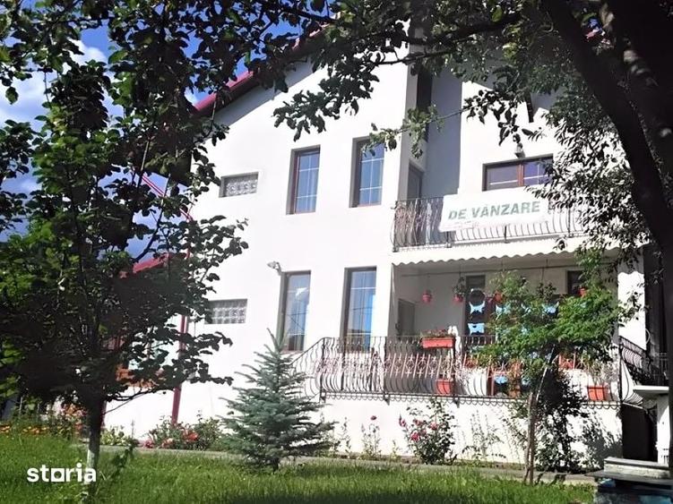 Casă cu 5 camere cu Teren 1000 Mp în Central