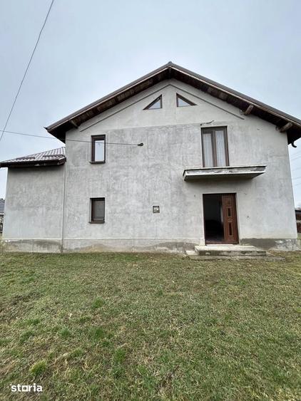 Casă cu 4 camere cu Teren 1090 Mp în Central