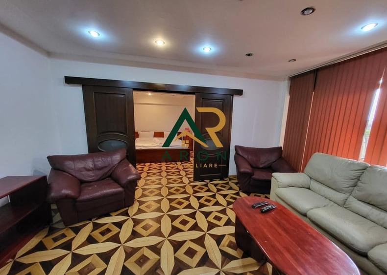 Apartament cu 3 camere semidecomandat, mobilat în P-ța Muncii