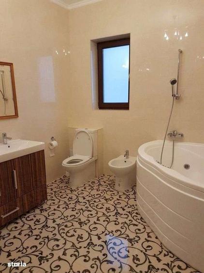 Casă cu 4 camere cu Teren 370 Mp în Central