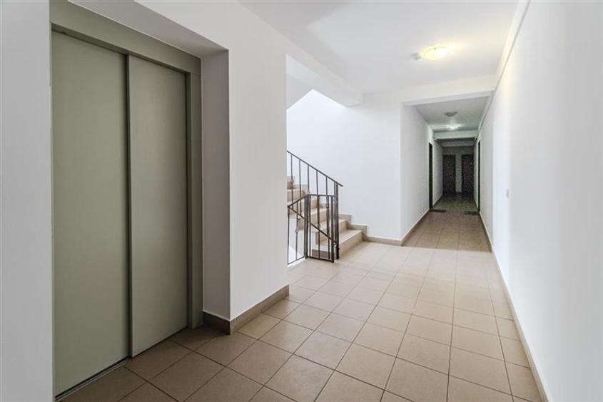 Apartament cu 3 camere decomandat, mobilat în Tractorul