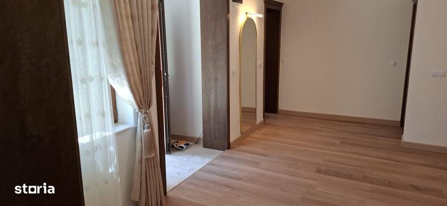 Casă cu 2 camere cu Teren 15 Mp în Schei