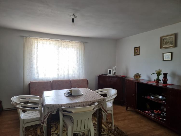 Casă individuală cu 2 camere cu Teren 612 Mp în Moroeni