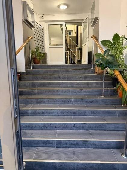 Apartament cu 3 camere decomandat, mobilat în Banu Manta