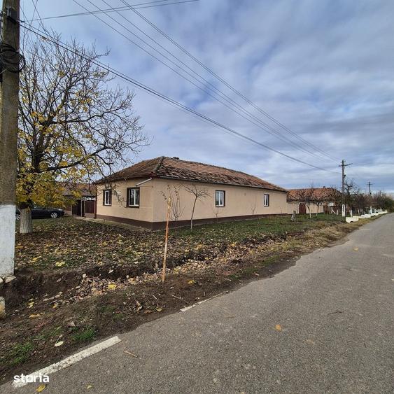 Casă cu 4 camere în Fiscut