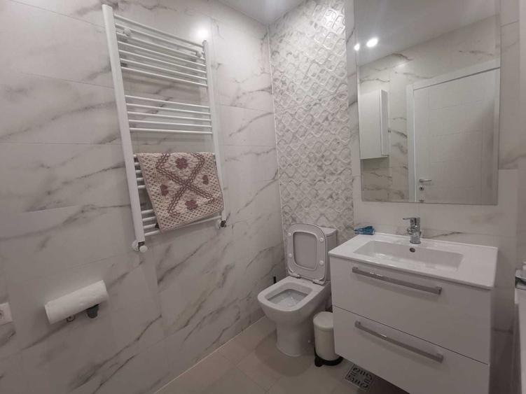 Garsonieră decomandată în Titan